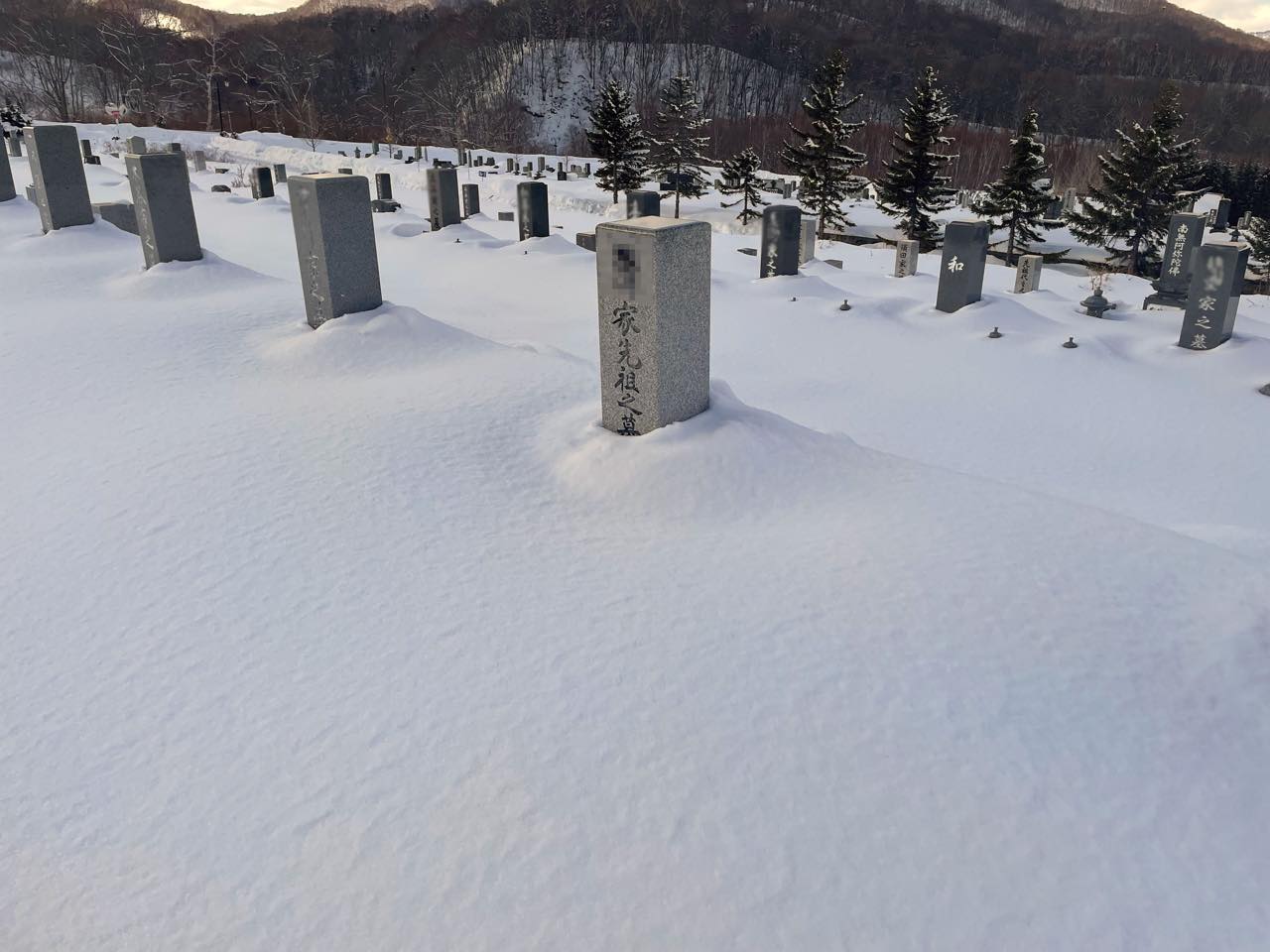お墓周りの除雪 素材10